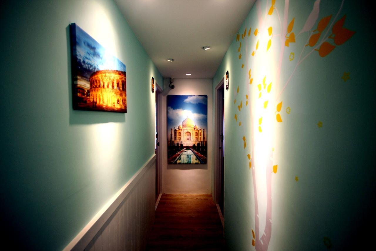 Color House Hostel Tajcshung Kültér fotó